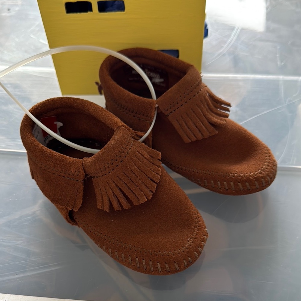 MINNETONKA Brown Suede Kids Moccasins, BNWT